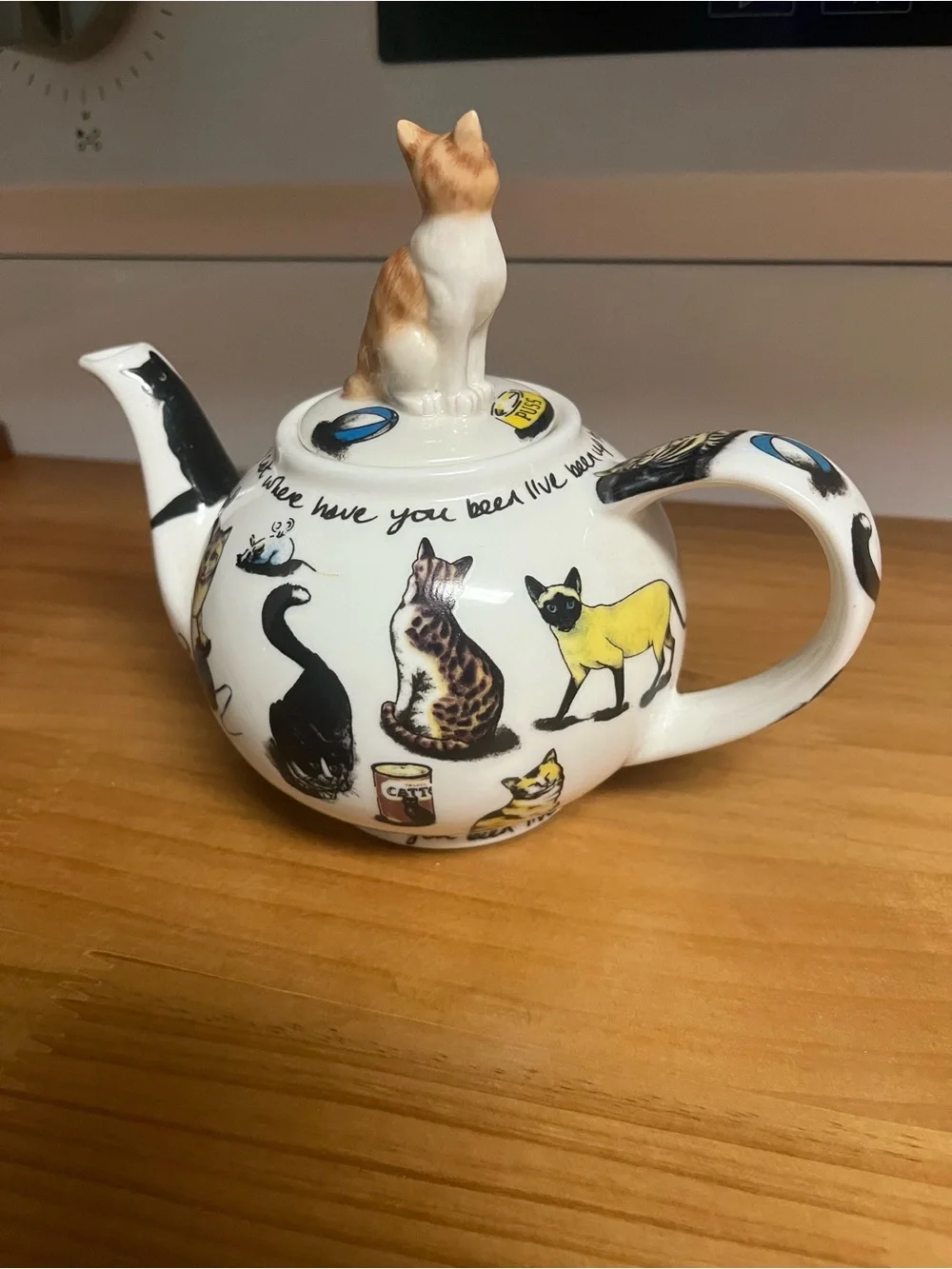 Kit-Tea Cat Porcelain Teapot designed in England by Paul Cardew